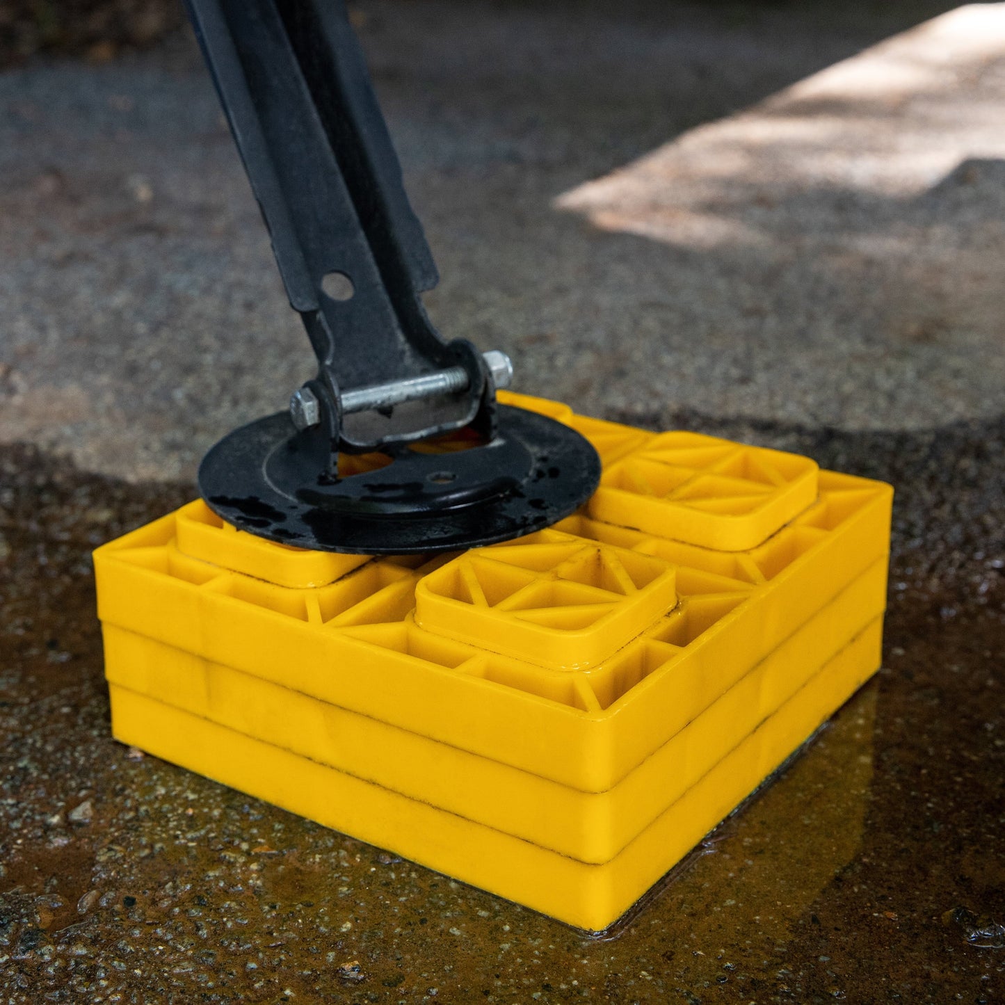 Classic Camco FasTen RV Leveling Blocks | Features a Durable Resin Design and Convenient Carrying Handle | Compatible with Single Wheel, Stabilizer Jacks, and More | 8.5-Inches x 8.5-Inches x 1-Inch (21022)